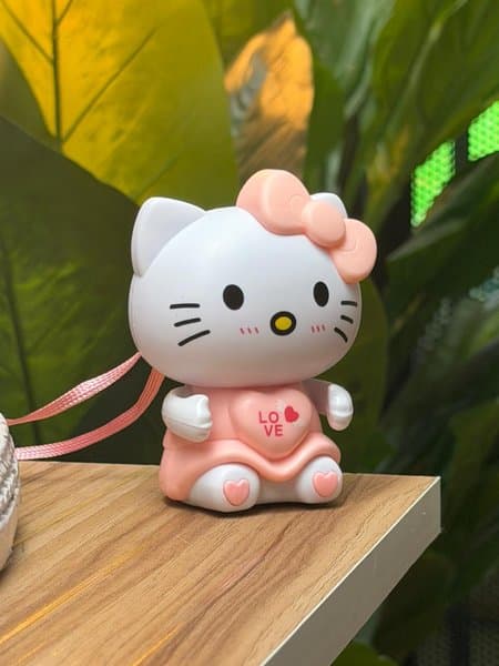 Hello Kitty “I Love You” Taking Keychain